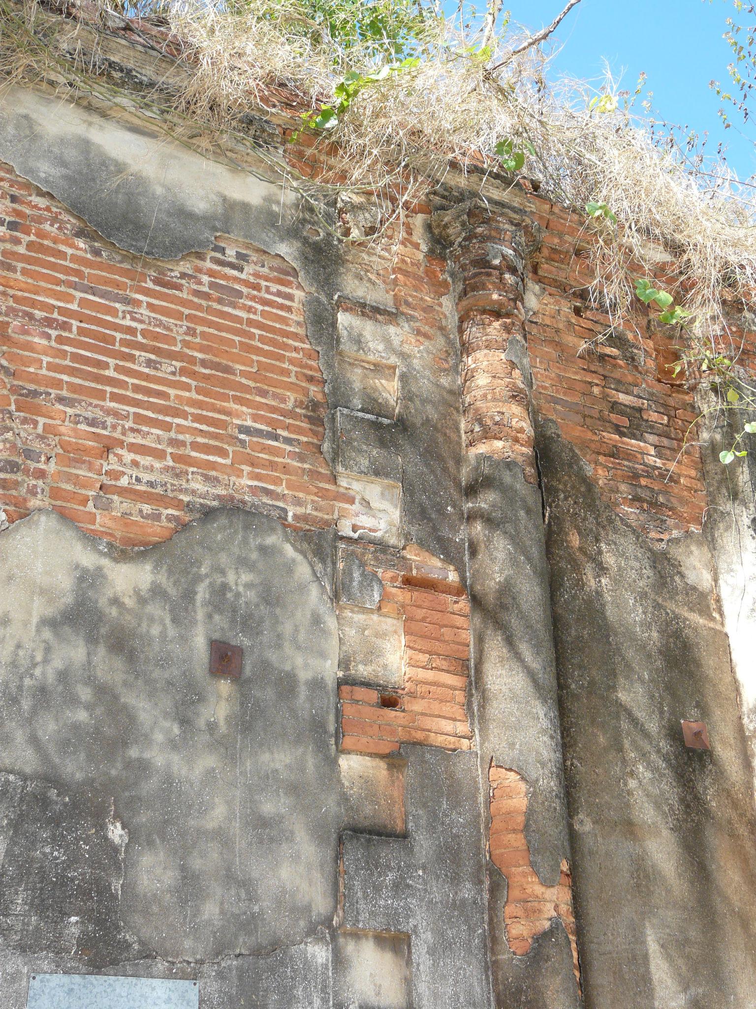 Edificio abandonado en la Avenida González Clemente - Ponce - 2012 00007